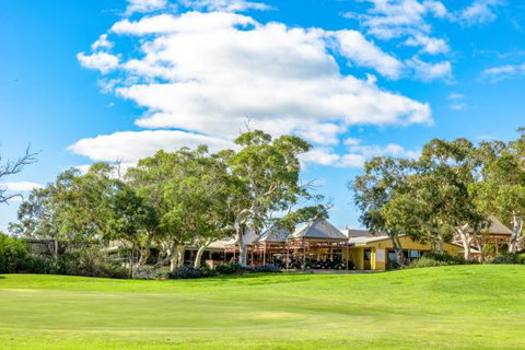New Terry Hotel & Golf Resort - Suburb Australia 4
