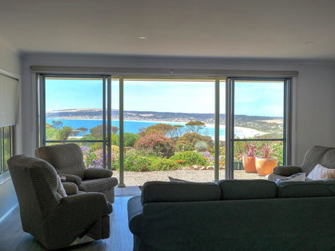 Emu Bay Holiday Homes - Suburb Australia 20