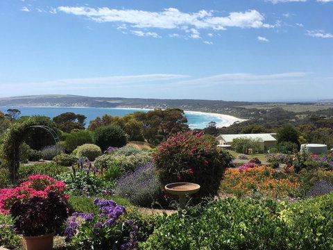 Emu Bay Holiday Homes - Suburb Australia 19