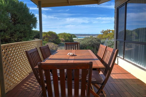 Emu Bay Holiday Homes - Suburb Australia 6