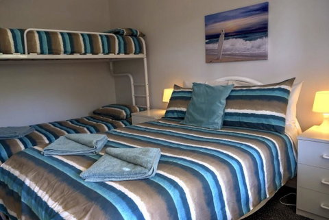 Emu Bay Holiday Homes - Suburb Australia 3