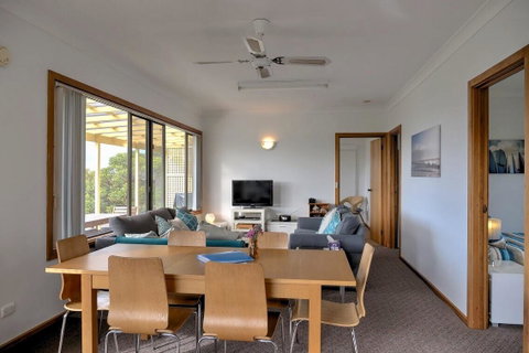 Emu Bay Holiday Homes - Suburb Australia 10