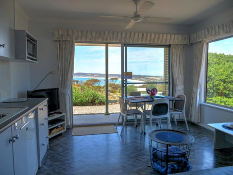 Emu Bay Holiday Homes - Suburb Australia 26