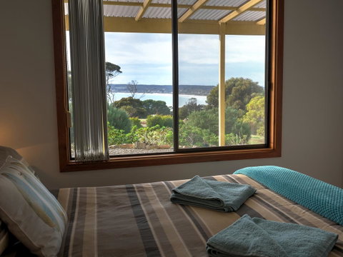 Emu Bay Holiday Homes - Suburb Australia 32