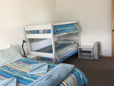 Emu Bay Holiday Homes - Suburb Australia 12
