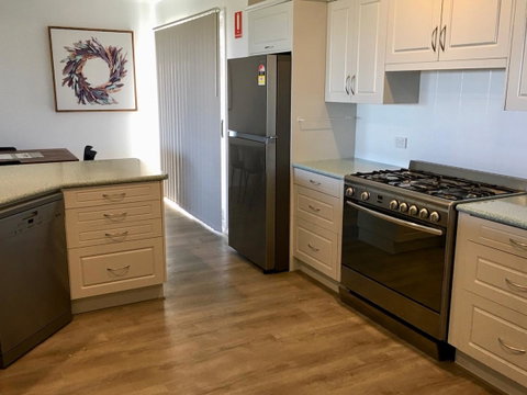 Emu Bay Holiday Homes - Suburb Australia 29