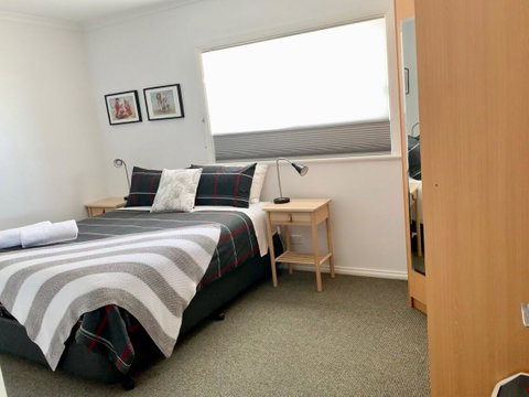 Emu Bay Holiday Homes - Suburb Australia 21