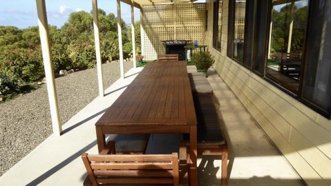 Emu Bay Holiday Homes - Suburb Australia 13