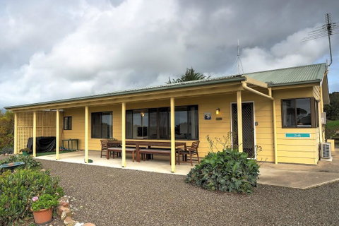 Emu Bay Holiday Homes - Suburb Australia 8