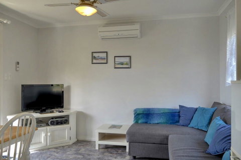 Emu Bay Holiday Homes - Suburb Australia 1