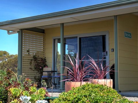 Emu Bay Holiday Homes - Suburb Australia 27