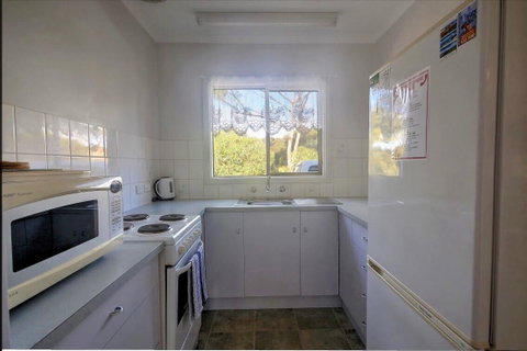 Emu Bay Holiday Homes - Suburb Australia 4