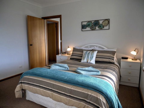 Emu Bay Holiday Homes - Suburb Australia 11