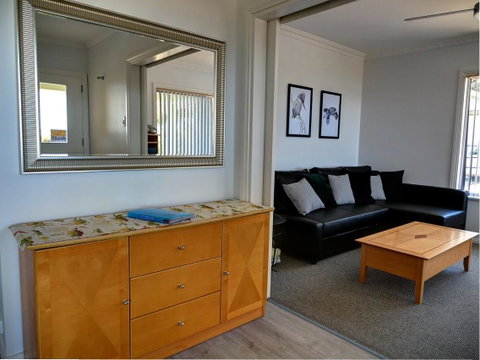 Emu Bay Holiday Homes - Suburb Australia 24