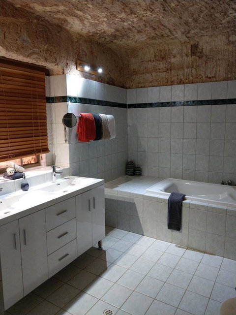 Zen Underground B&B - Suburb Australia 3