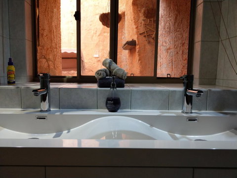 Zen Underground B&B - Suburb Australia 6
