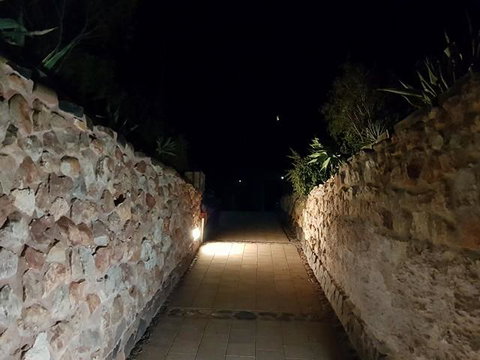 Zen Underground B&B - Suburb Australia 15