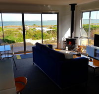 Coorong Waterfront Retreat - Suburb Australia