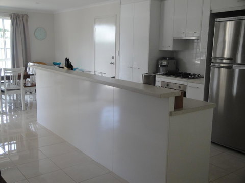 White Sands Retreat - Suburb Australia 2