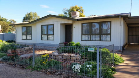 The Quorn-er House - Suburb Australia 3