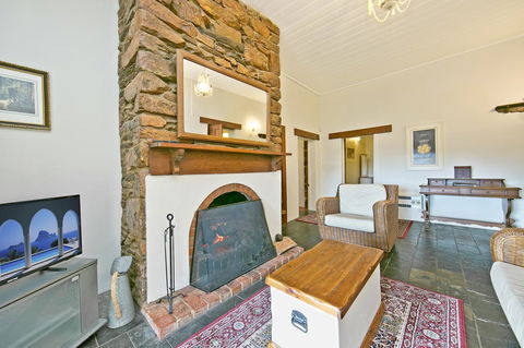 Vineyard Cottage BnB - Suburb Australia 14