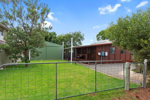 The Log Cabin - 47 Jetty Road - Suburb Australia 6