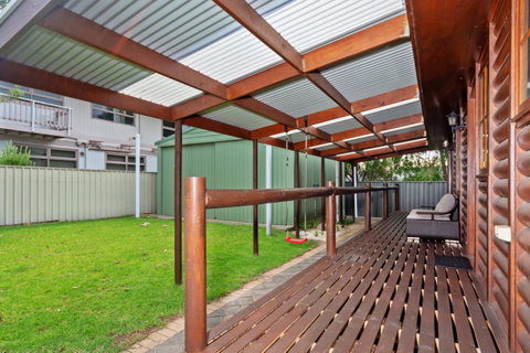 The Log Cabin - 47 Jetty Road - Suburb Australia 9