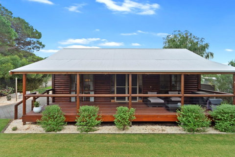 The Log Cabin - 47 Jetty Road - Suburb Australia 0