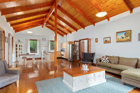 The Log Cabin - 47 Jetty Road - Suburb Australia 8