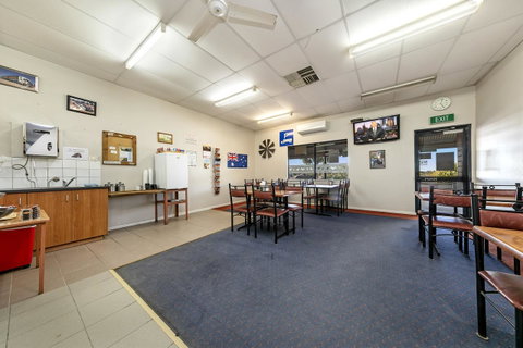 Border Village Roadhouse - Suburb Australia 12