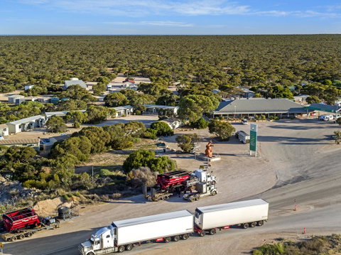 Border Village Roadhouse - Suburb Australia 0