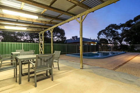 Border Village Roadhouse - Suburb Australia 23
