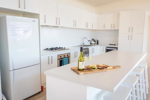 Middle River Beach House, Western House - Suburb Australia 3