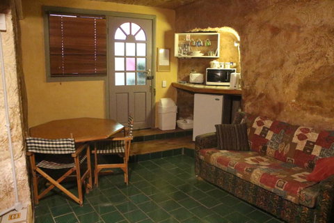 The Underground Motel - Suburb Australia 1