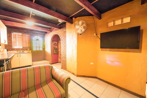 The Underground Motel - Suburb Australia 16