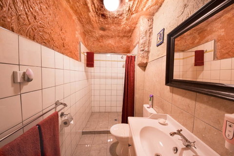 The Underground Motel - Suburb Australia 7