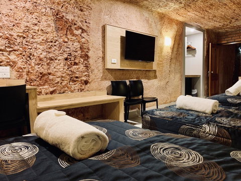 The Lookout Cave Underground Motel - Suburb Australia 3