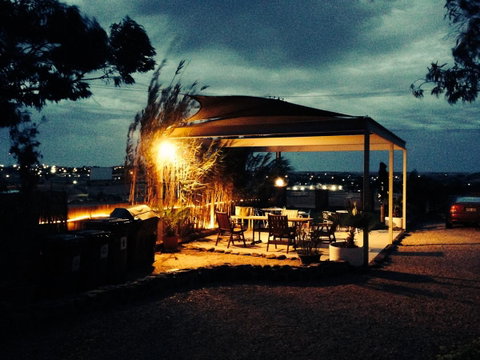The Lookout Cave Underground Motel - Suburb Australia 14
