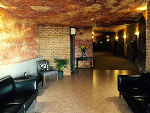 The Lookout Cave Underground Motel - Suburb Australia 18