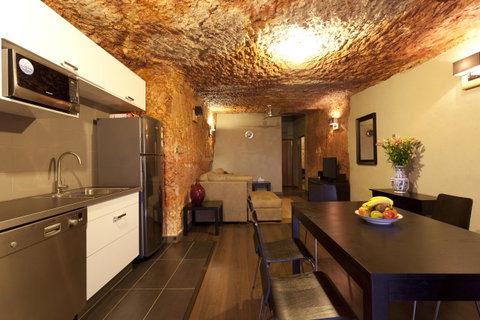 The Lookout Cave Underground Motel - Suburb Australia 21