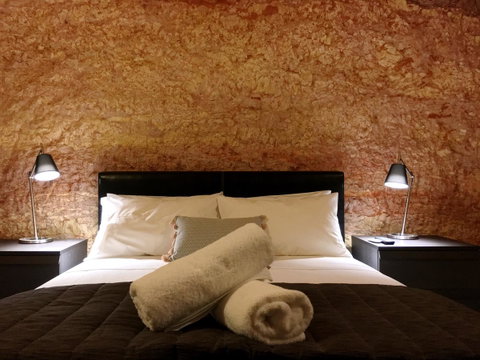 The Lookout Cave Underground Motel - Suburb Australia 9