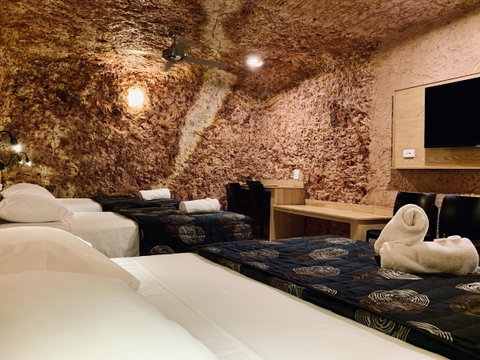 The Lookout Cave Underground Motel - Suburb Australia 5