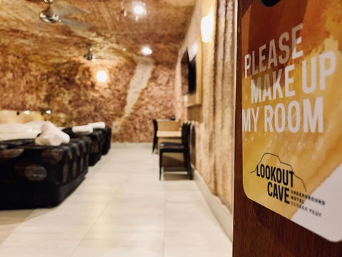 The Lookout Cave Underground Motel - Suburb Australia 4