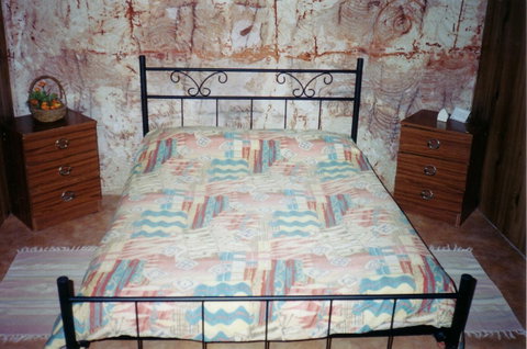 Radeka Downunder Underground Motel - Suburb Australia 3