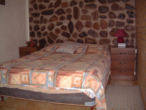 Radeka Downunder Underground Motel - Suburb Australia 8