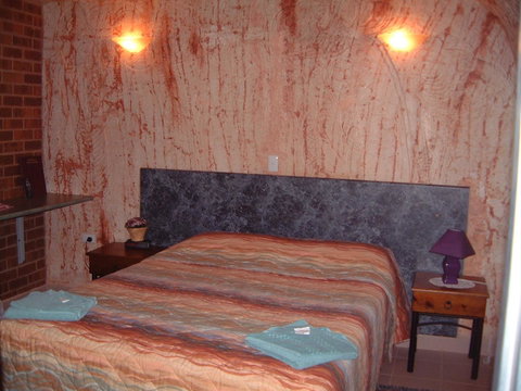 Radeka Downunder Underground Motel - Suburb Australia 1