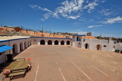 Radeka Downunder Underground Motel - Suburb Australia 11