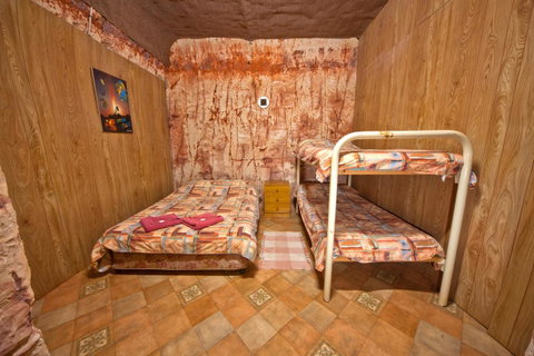 Radeka Downunder Underground Motel - Suburb Australia 2