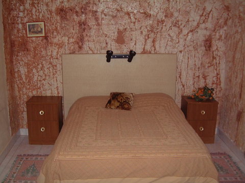 Radeka Downunder Underground Motel - Suburb Australia 9