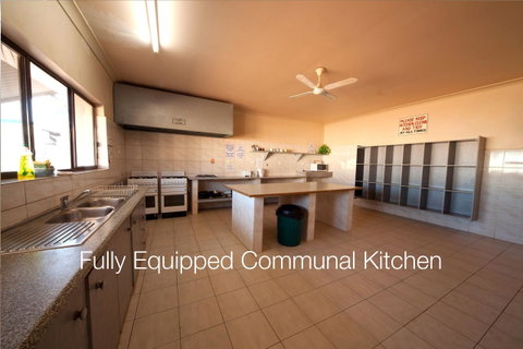 Radeka Downunder Underground Motel - Suburb Australia 12